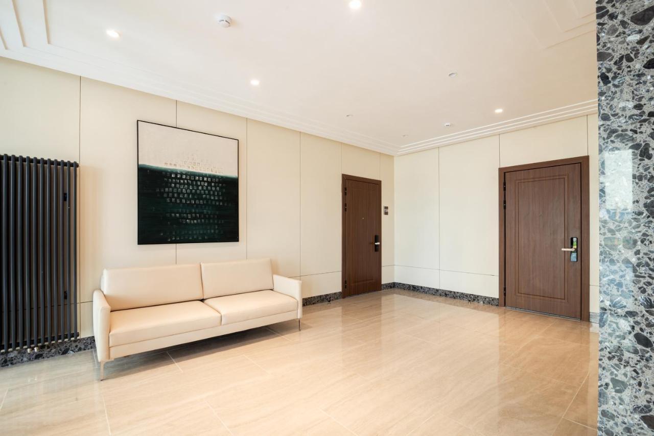 Aura Business Class Apartment アスターナ エクステリア 写真
