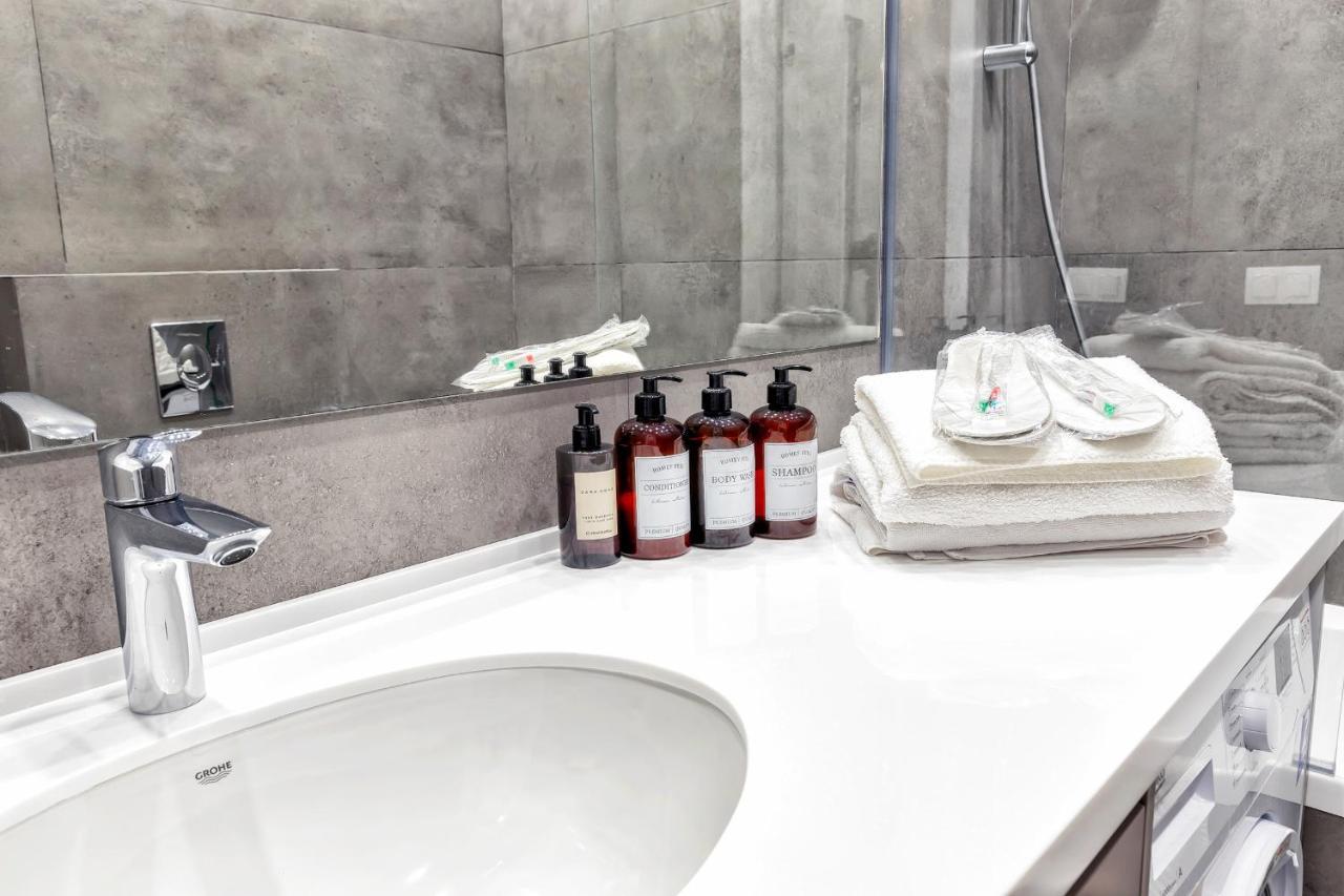 Aura Business Class Apartment アスターナ エクステリア 写真